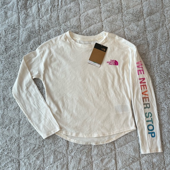 The North Face Girls We Never Stop Graphic T-shirt - Picture 4 of 10